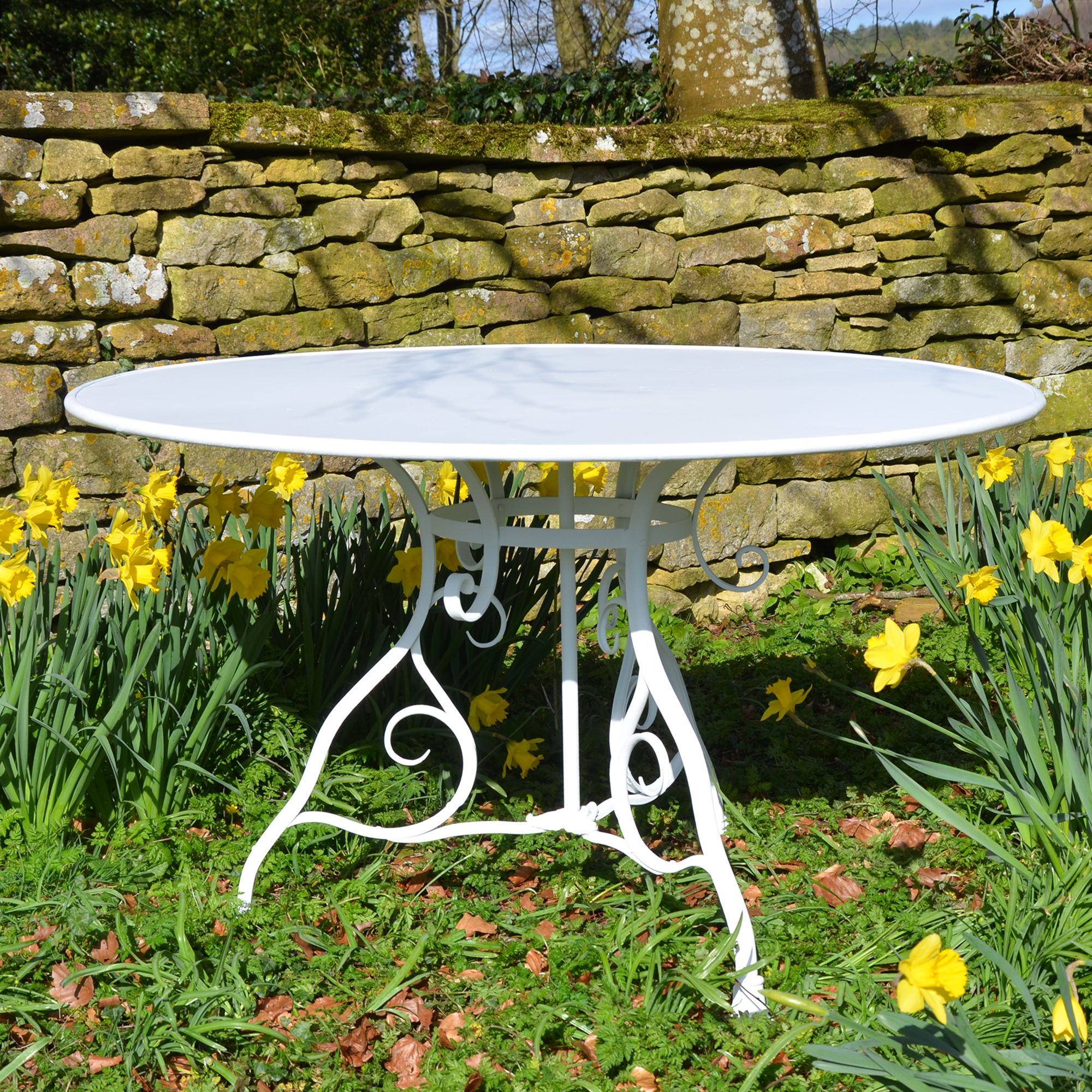 The Large Circular Garden Dining Table | Heritage Handmade Garden